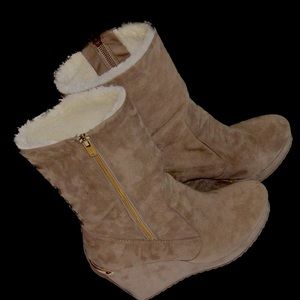 JUICY COUTURE SUEDE BOOTS